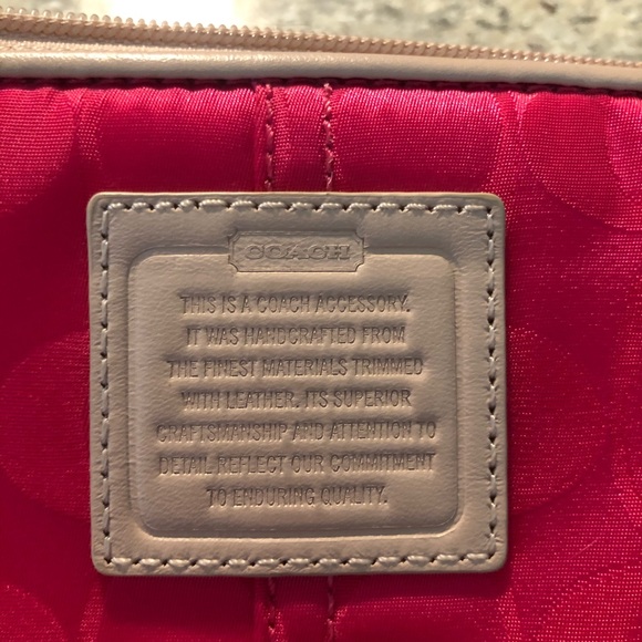 Coach mini iPad/tablet sleeve - Picture 3 of 4